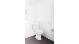 1200F411T222 Zwei Badezimmer und Toilette